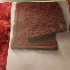 NIP Koolaburra By Ugg Bella Table Runner Deep Wine 14"x72"